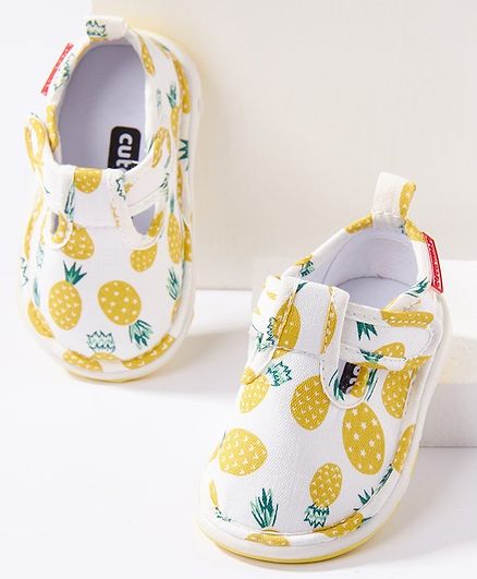 firstcry baby girl sandals