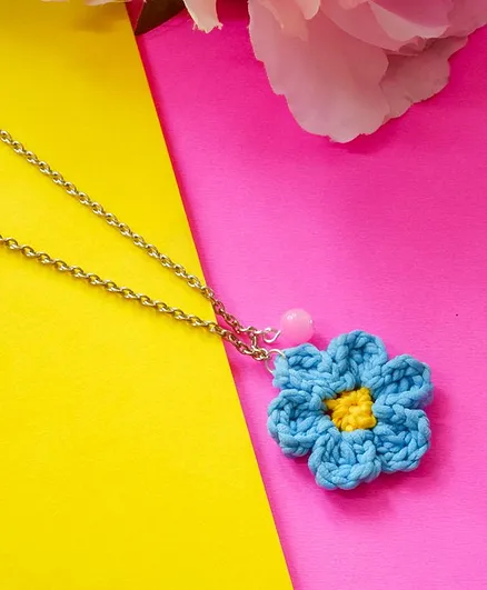Bobbles & Scallops Crochet Daisy Necklace - Blue