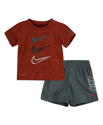 Nike Half Sleeves Logo Print Tee With Shorts - Maroon