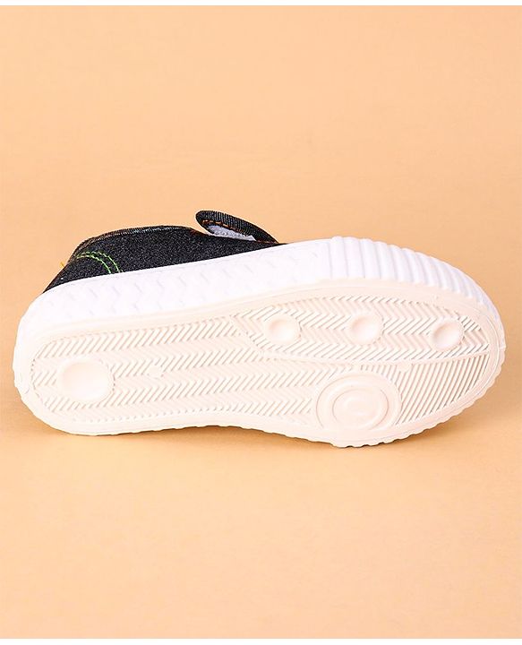 Cute Walk by Babyhug Casual Shoes - Black
