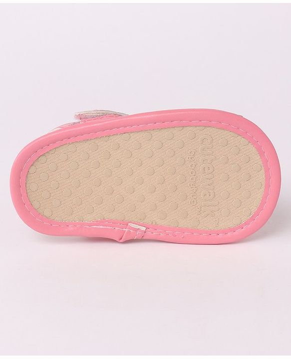 Cute Walk by Babyhug Velcro Booties Butterfly Applique - Pink