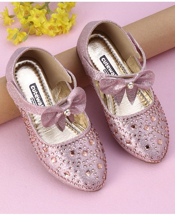 Cute Walk by Babyhug Sandals With Velcro Closure - Pink