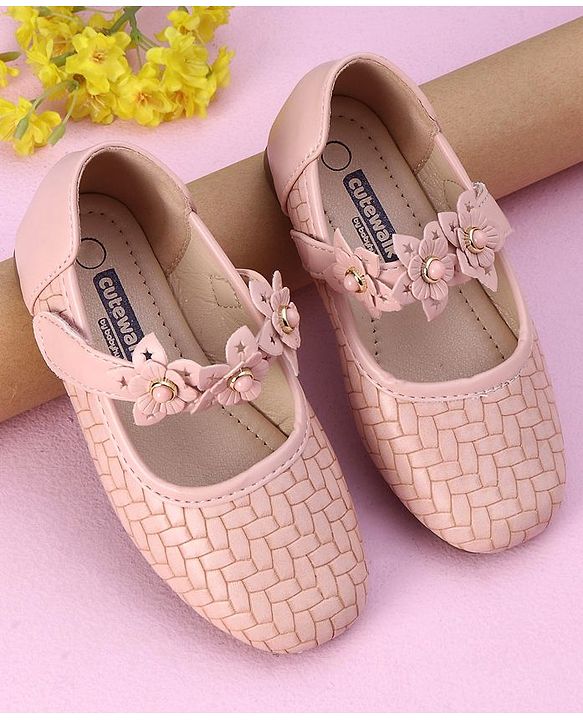 Cute Walk by Babyhug Sandals Flower Applique- Pink
