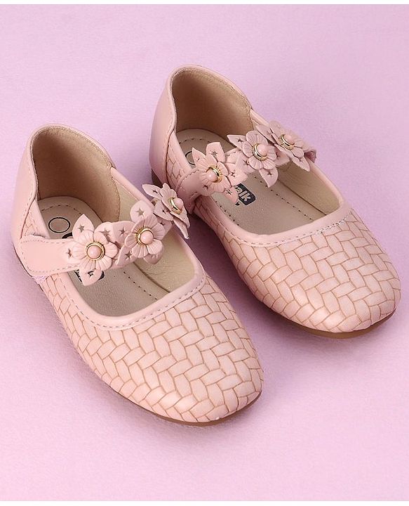 Cute Walk by Babyhug Sandals Flower Applique- Pink