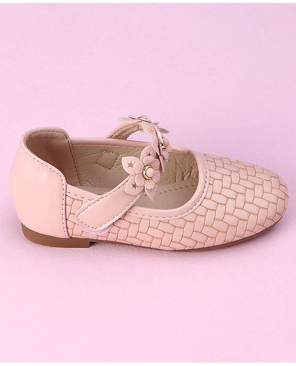 Cute Walk by Babyhug Sandals Flower Applique- Pink