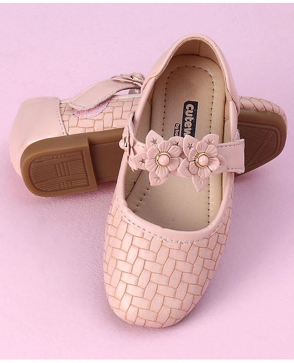 Cute Walk by Babyhug Sandals Flower Applique- Pink