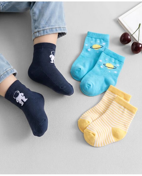 Cutewalk by Babyhug Ankle Length Anti-bacterial Cotton Blend Knit Socks Design Pack of 3 - Multicolour