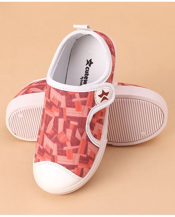 Cute Walk by Babyhug Casual Shoes With Velcro Closure - Red White