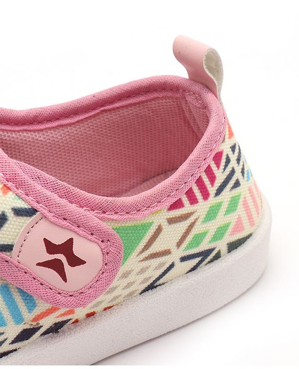 Cute Walk by Babyhug Casual Shoes With Velcro Closure Geometric Print - Light Pink