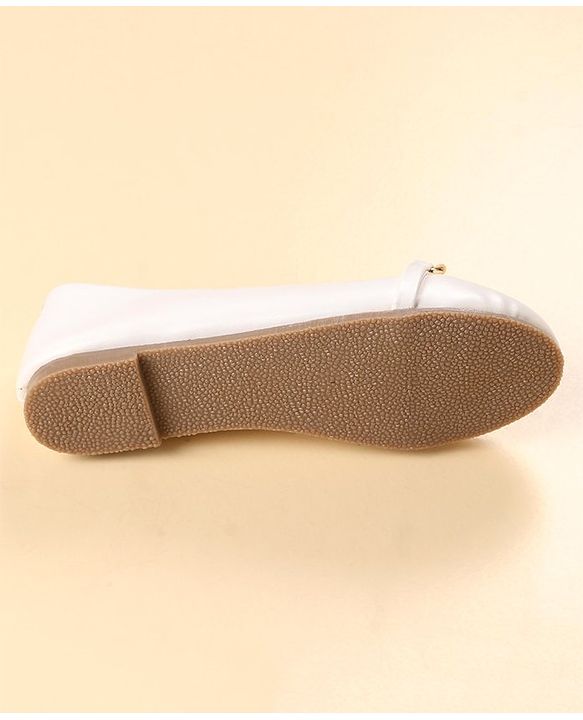 Cute Walk by Babyhug Slip On Solid Bellies with Chain Link - White