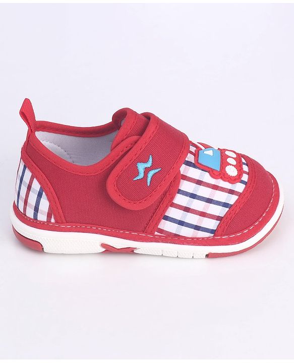 Cute Walk by Babyhug Velcro Closure Casual Shoes JCB Applique - Red