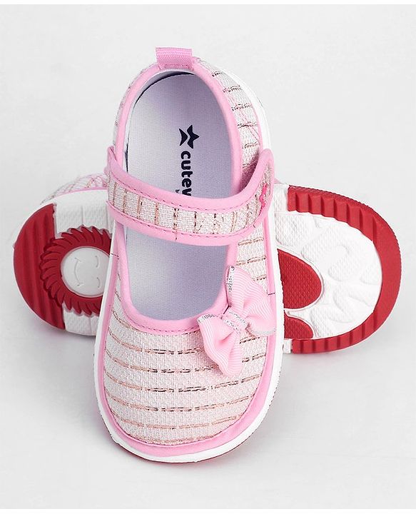 Cute Walk by Babyhug Embellished Casual Shoes With Velcro Closure Bow Applique- Pink