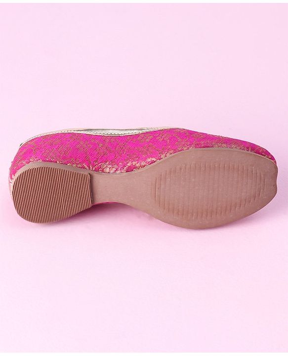 Cute Walk by Babyhug Slip On Sequins Mojaris - Pink