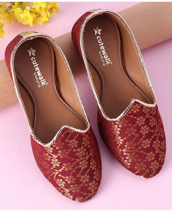 Cute Walk by Babyhug Slip On Embroidered Mojaris - Maroon