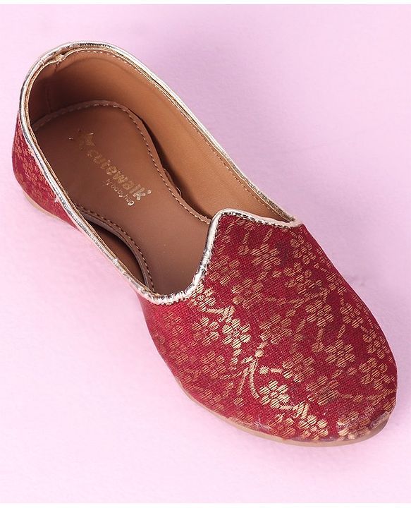 Cute Walk by Babyhug Slip On Embroidered Mojaris - Maroon