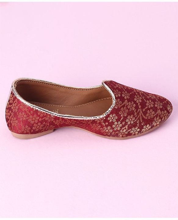 Cute Walk by Babyhug Slip On Embroidered Mojaris - Maroon