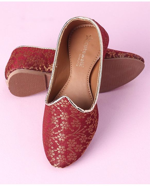 Cute Walk by Babyhug Slip On Embroidered Mojaris - Maroon
