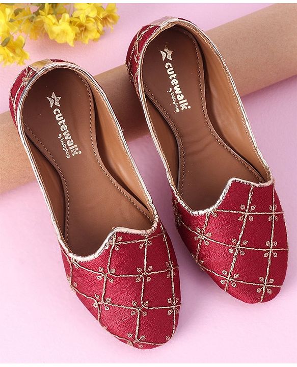 Cute Walk by Babyhug Ethnic Wear Mojaris - Maroon