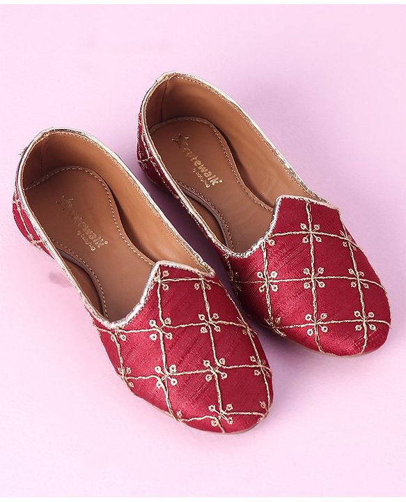 Cute Walk by Babyhug Ethnic Wear Mojaris - Maroon