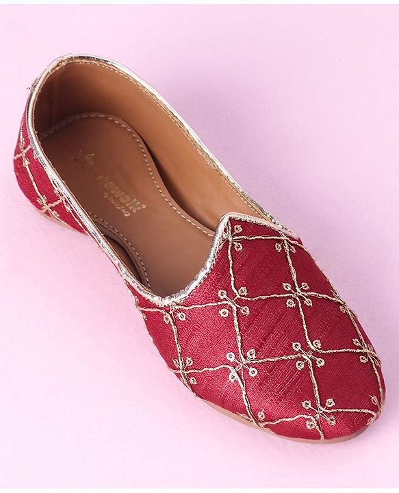 Cute Walk by Babyhug Ethnic Wear Mojaris - Maroon