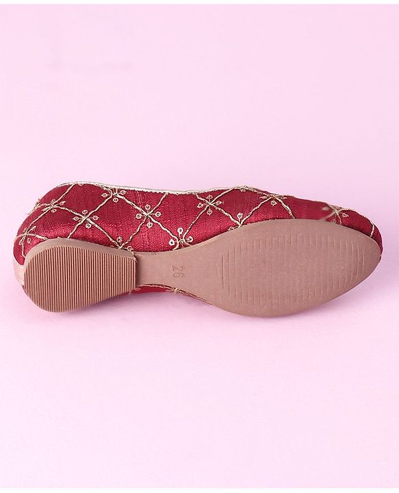 Cute Walk by Babyhug Ethnic Wear Mojaris - Maroon