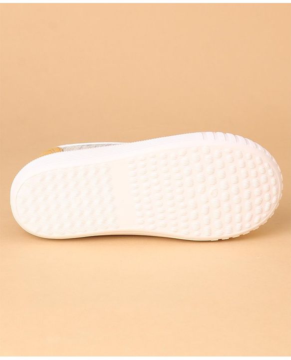 Cute Walk by Babyhug Solid Casual Shoes - Pink