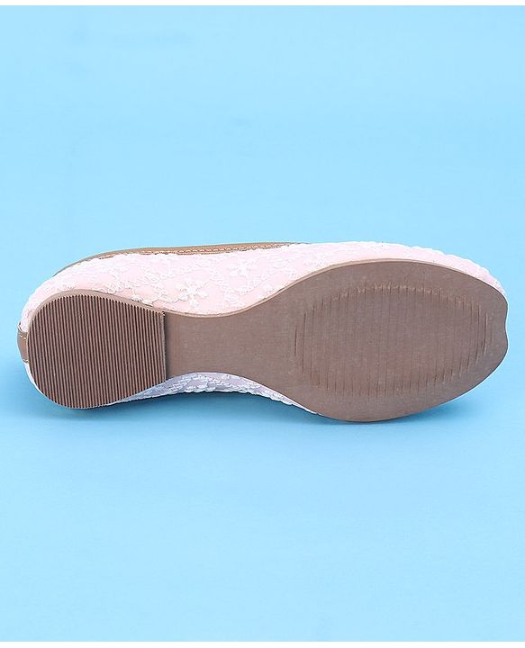 Cute Walk by Babyhug Slip On Embroidered Mojaris - Light Pink