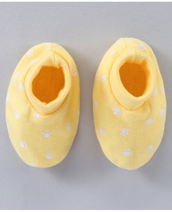 Babyhug 100% Cotton Cap Mittens & Booties Paw Print Yellow - Circumference 38 cm
