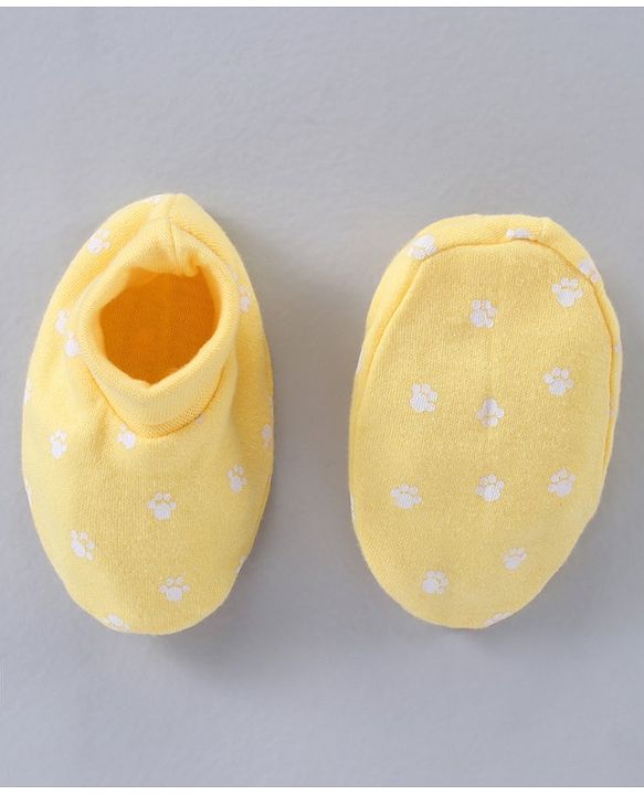 Babyhug 100% Cotton Cap Mittens & Booties Paw Print Yellow - Circumference 38 cm