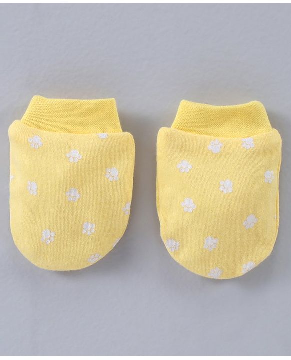 Babyhug 100% Cotton Cap Mittens & Booties Paw Print Yellow - Circumference 38 cm