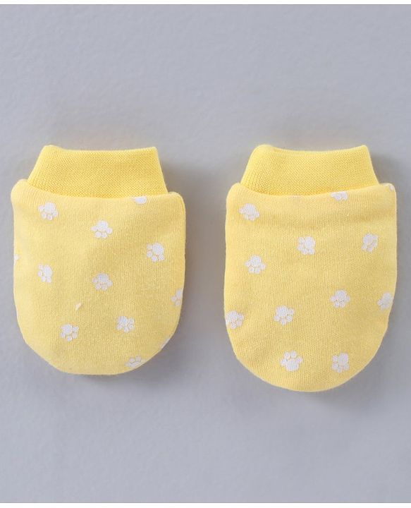 Babyhug 100% Cotton Cap Mittens & Booties Paw Print Yellow - Circumference 38 cm