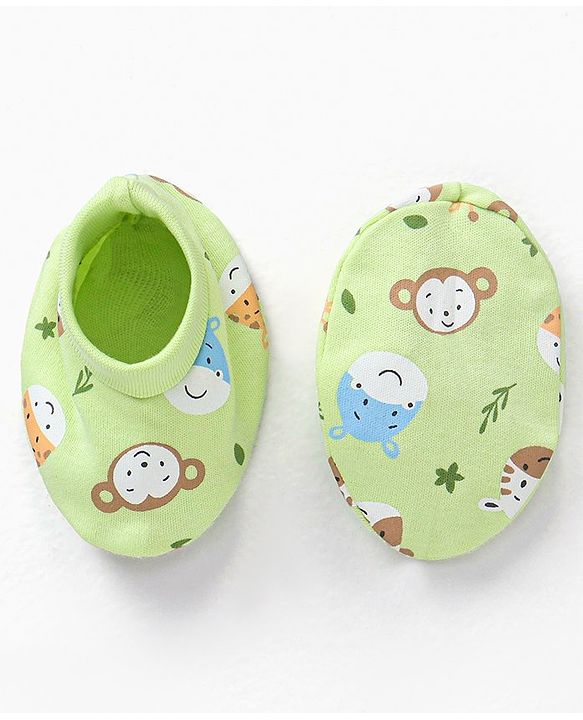 Babyhug 100% Cotton Cap Mittens & Booties Set Cow Giraffe Print - Diameter 10 cm