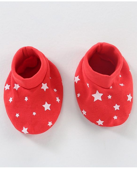 Babyhug 100% Cotton Cap Mittens & Booties Star Print Red - Circumference 38 cm