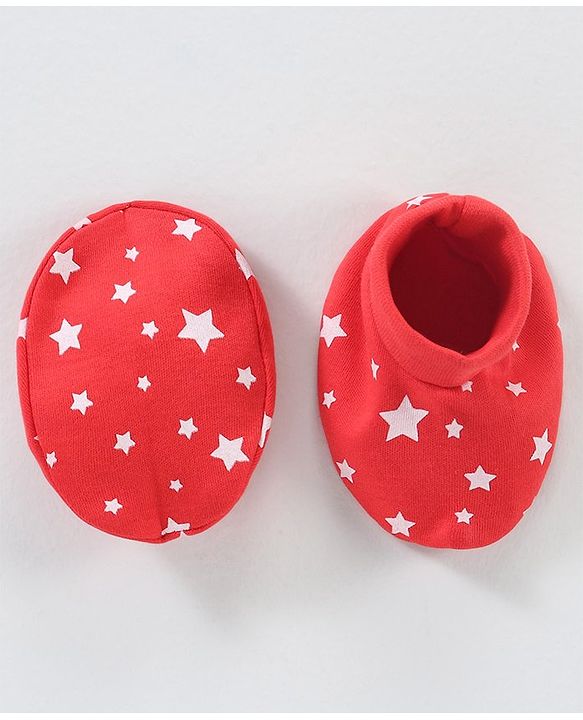 Babyhug 100% Cotton Cap Mittens & Booties Star Print Red - Circumference 38 cm
