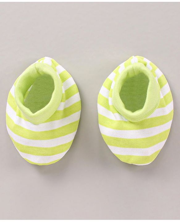 Babyhug 100 % Cotton Cap Mittens and Booties Stripes Print Green - Diameter 12 cm