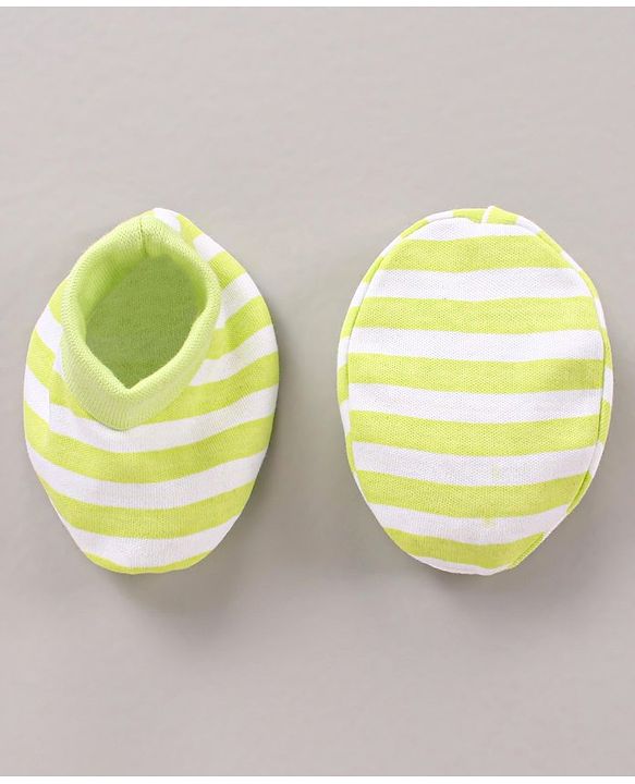 Babyhug 100 % Cotton Cap Mittens and Booties Stripes Print Green - Diameter 12 cm