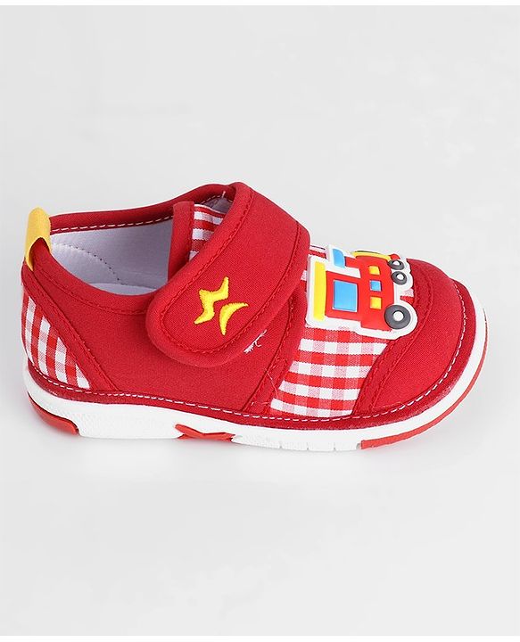 Cute Walk by Babyhug Casual Shoe With Velcro Closure Engine Patch - Red