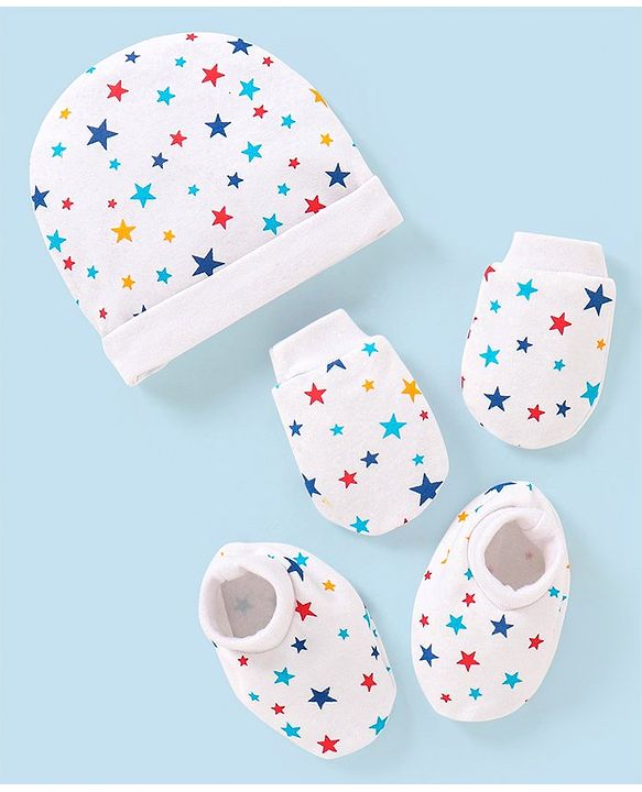 Babyhug 100% Cotton Stars Printed Cap Mittens & Booties - Cap Diameter 13 cm
