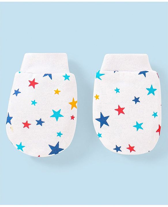 Babyhug 100% Cotton Stars Printed Cap Mittens & Booties - Cap Diameter 13 cm