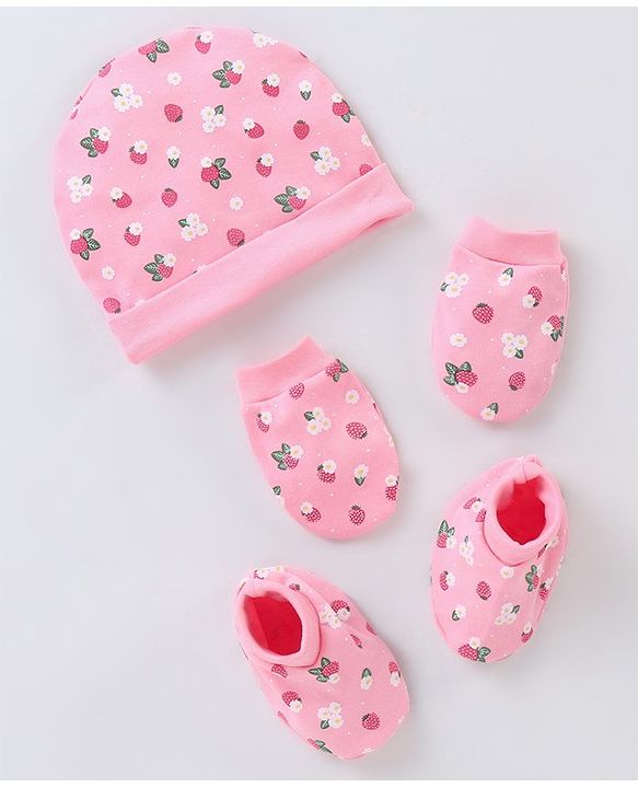 Babyhug 100% Cotton Cap Mittens & Booties Strawberry Printed - Diameter 11 cm