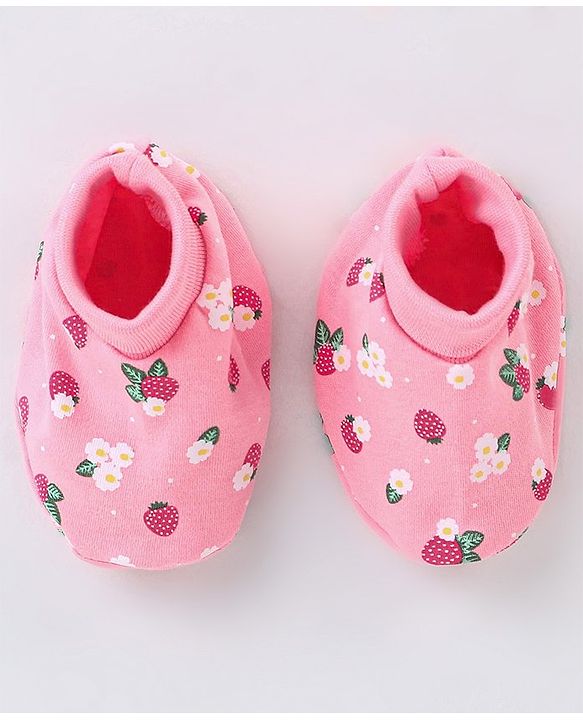 Babyhug 100% Cotton Cap Mittens & Booties Strawberry Printed - Diameter 11 cm