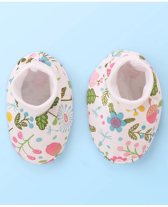 Babyhug 100% Cotton Cap Mitten & Booties Floral Print White- Diameter 9.5 cm