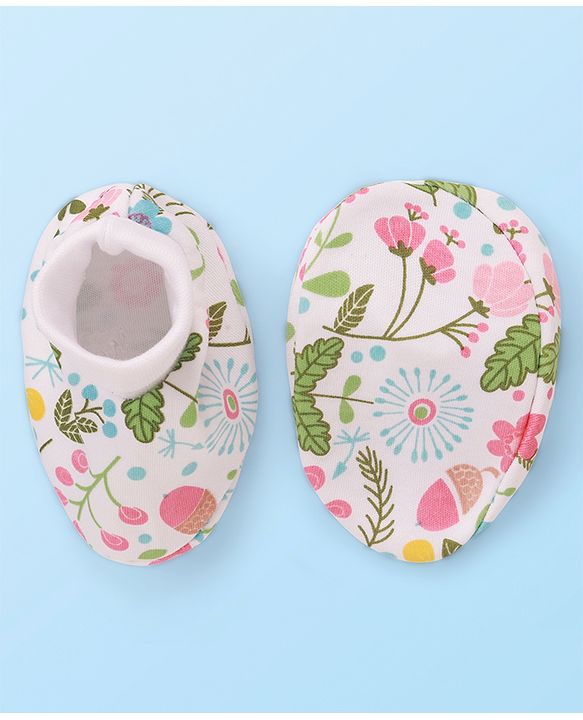 Babyhug 100% Cotton Cap Mitten & Booties Floral Print White- Diameter 9.5 cm