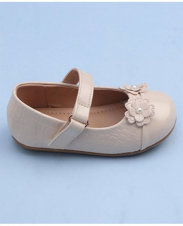 Cute Walk by Babyhug Velcro Closure Bellies With Flower Applique- Beige