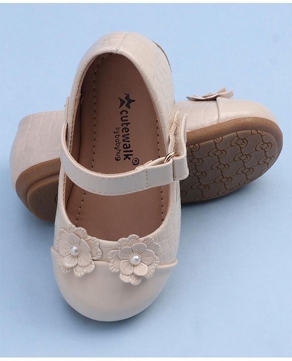 Cute Walk by Babyhug Velcro Closure Bellies With Flower Applique- Beige