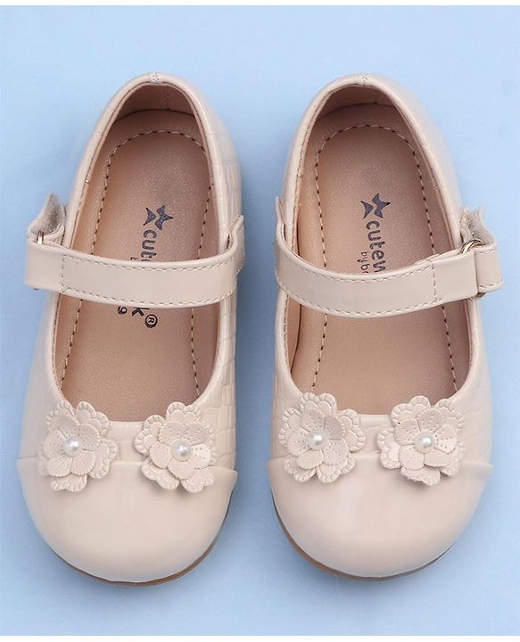 Cute Walk by Babyhug Velcro Closure Bellies With Flower Applique- Beige