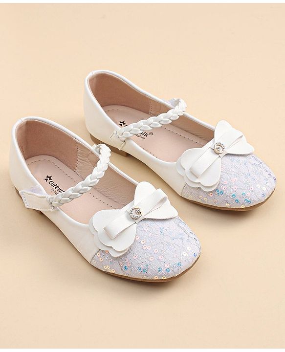 Cute Walk By Babyhug Bellies With Velcro Closure - White