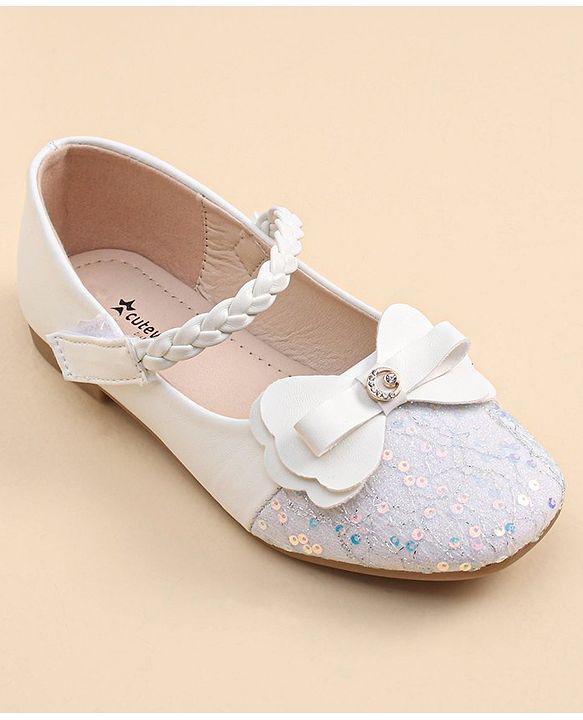 Cute Walk By Babyhug Bellies With Velcro Closure - White