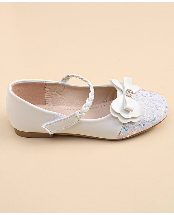 Cute Walk By Babyhug Bellies With Velcro Closure - White