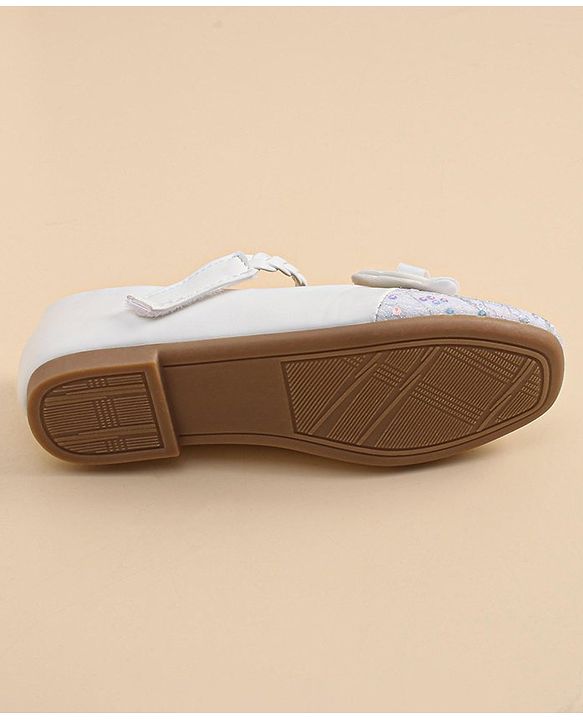 Cute Walk By Babyhug Bellies With Velcro Closure - White